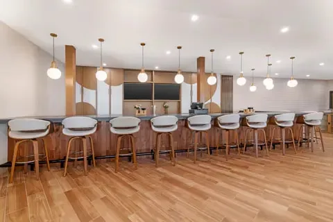 Cambria Hotel Plymouth bar and lounge area